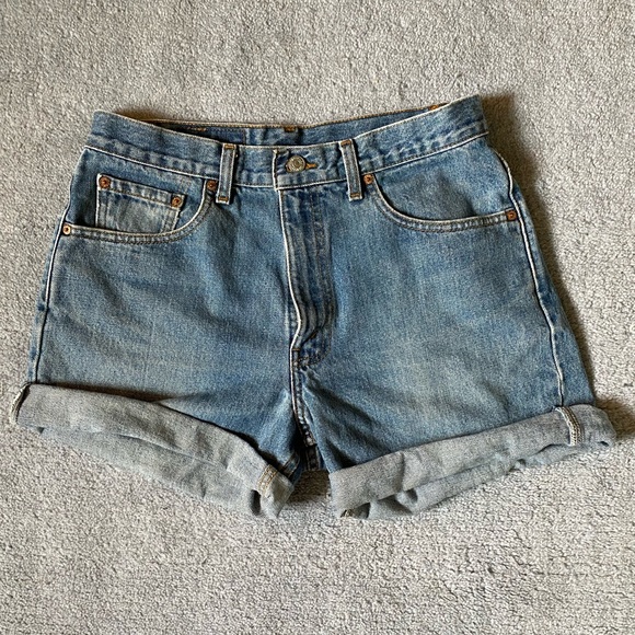 Vintage Levis Shorts in Classic Blue Wash - Picture 2 of 8